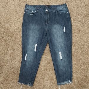 ASHLEY STEWART Distressed Crop Jean Capris